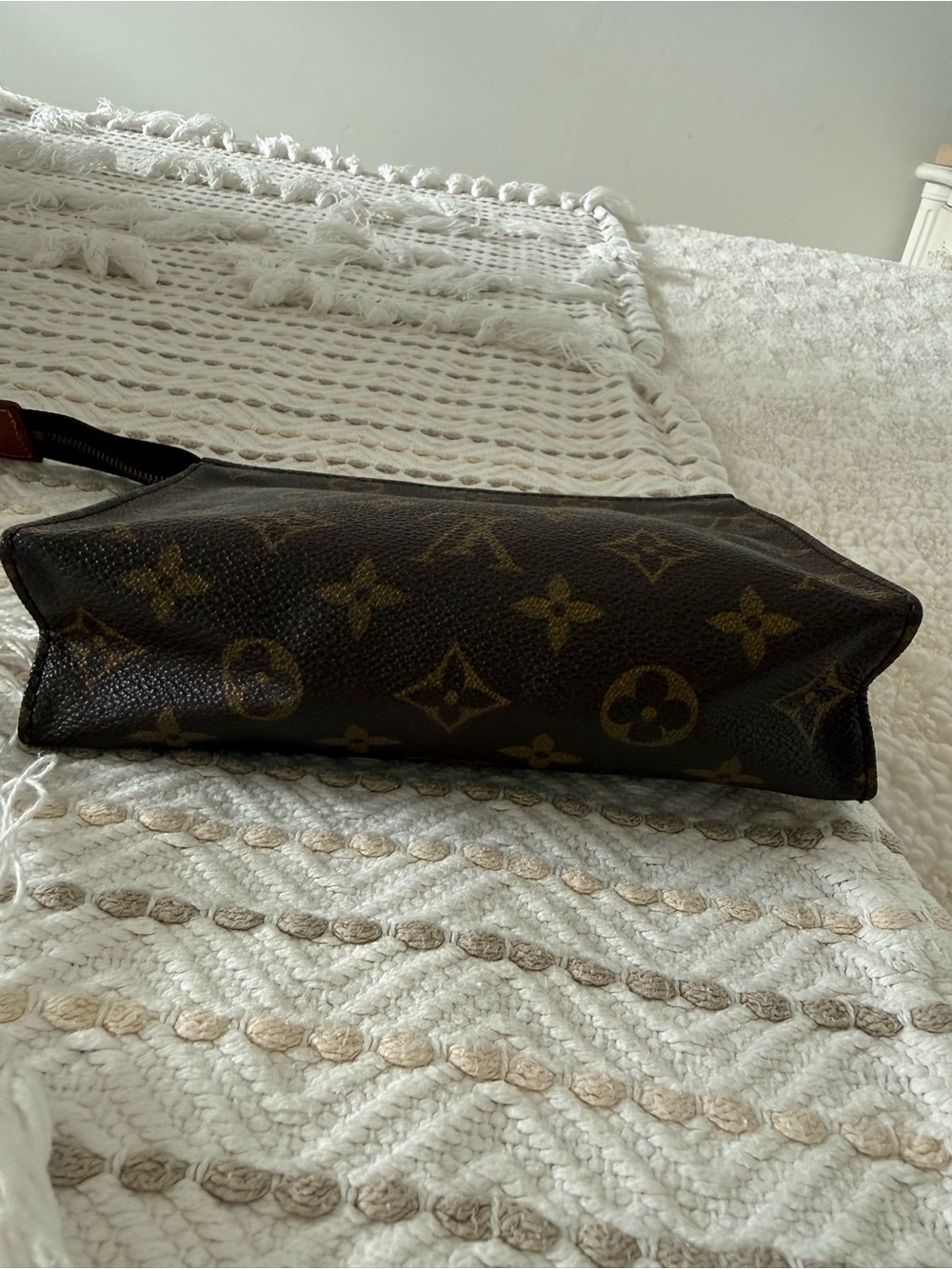 Louis Vuitton Monogram 19 Toiletry Pouch - Brown/Gold Monogram - Picture 3 of 11